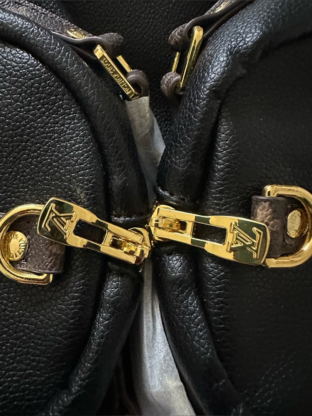 Black Leather Crossbody Bag - Black. Not authentic - Picture 7 of 12